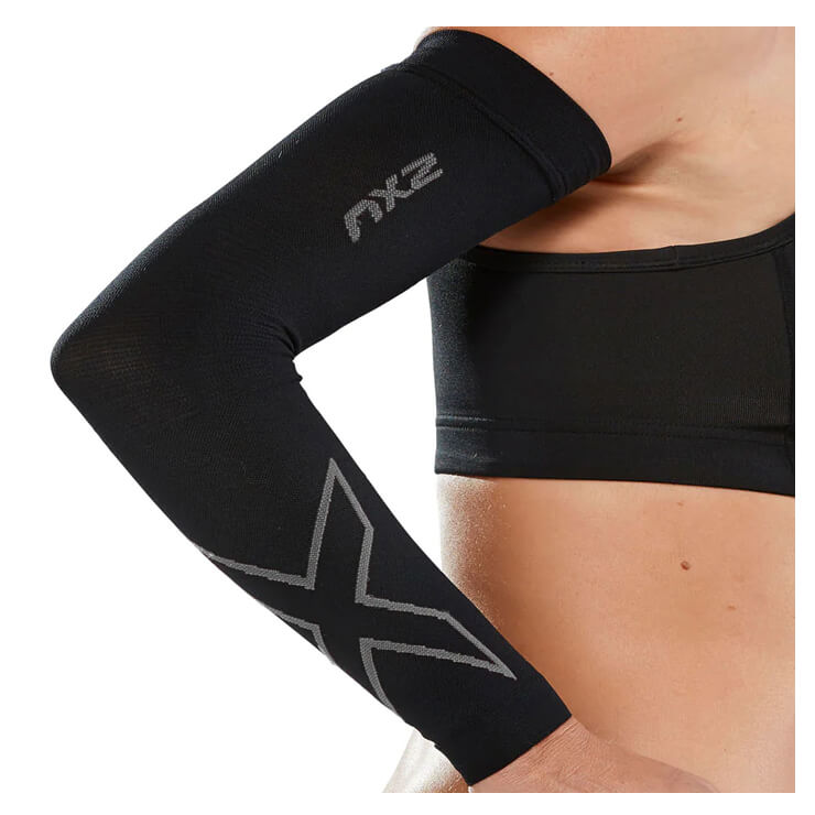 ツータイムズユー 2XU フレックスアームスリーブ 両腕用 ユニセックス メンズ レディース UA4009A アームガード アームカバー コンプレッションウェア 着圧 腕 スポーツウェア トレーニングウェア 男性用 女性用 陸上 ランニング テニス ジム