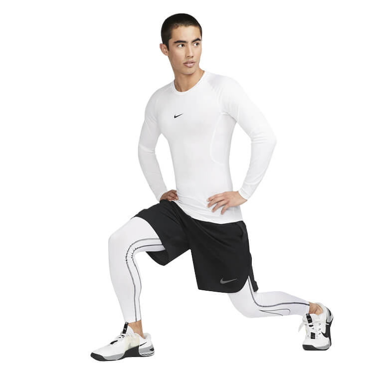 【2023モデル】ナイキ プロ DRI-FIT インナーシャツ アンダーシャツ 丸首 長袖 スリムフィット ホワイト FB7920-100 ロングスリーブ トップス クルーネック アンダーウェア インナーウェア フィットネスウェア スポーツウェア トレーニングウェア ランニング ジム NIKE