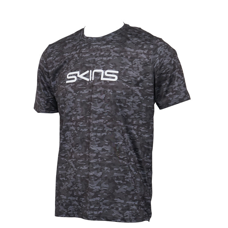 【2024モデル】スキンズ 限定 半袖 Tシャツ ランニングプリントTシャツ メンズ 18421340 夏用 スポーツウェア トレーニングウェア ジム ランニング ジョギング ウェア SKINS