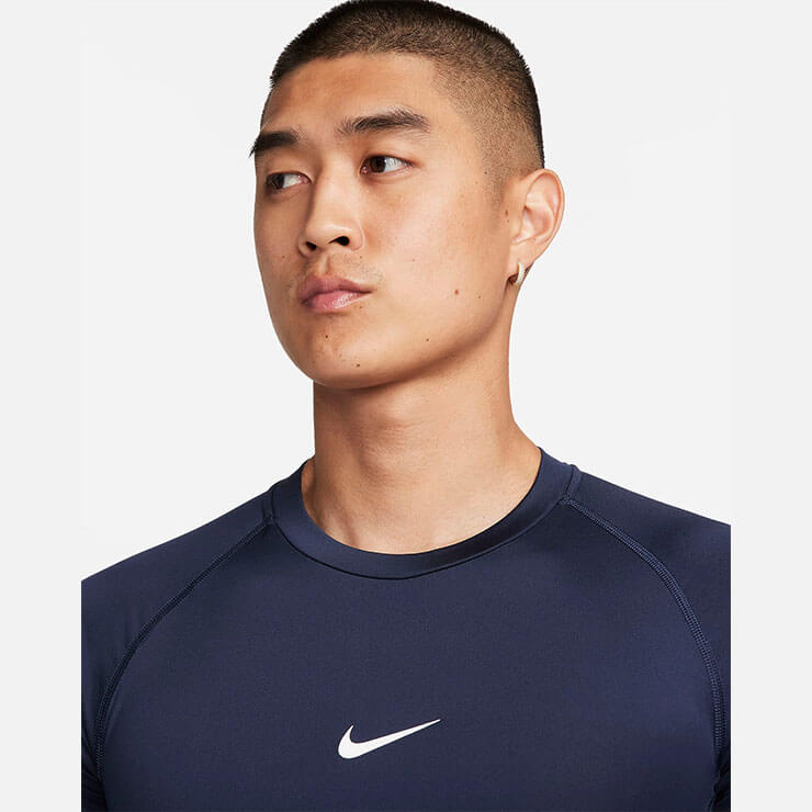 ナイキ プロ DRI-FIT インナーシャツ アンダーシャツ 丸首 半袖 タイト ブラック FB7933-451 ショートスリーブ トップス  クルーネック アンダーウェア インナーウェア フィットネスウェア スポーツウェア トレーニングウェア ランニング ジム NIKE