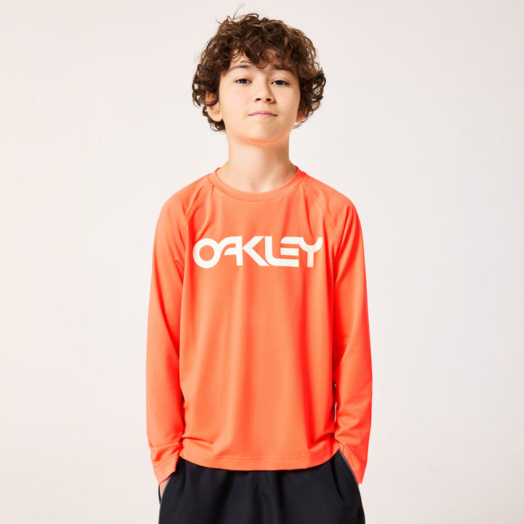 【2026モデル】オークリー ジュニア用 ラッシュガード 長袖 Tシャツ 水陸両用 夏用 子供服 Ytr Rash Guard LS Tee 11.0 FOA408979 水着 アウトドア マリンスポーツ 海 サーフィン プール 川 こども 子ども キッズ スポーツウェア トレーニングウェア 長袖シャツ oakley