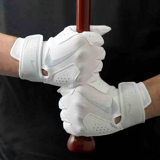【2025モデル】ナイキ バッティンググローブ アルファ2.0 両手用 一般向け ホワイト×ピュアプラチナ 大人 BA1201-149 バッティング手袋 バッティンググラブ 打者用手袋 草野球 練習 試合 ソフトボール NIKE