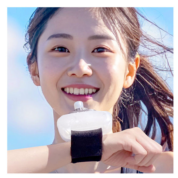 手のひら冷却 飲める氷のう アイスパックボトル 200ml 手のひらに装着 アイシング 水分補給 IPB-W ランニング サイクリング 登山 レジャー キャンプ アウトドア スポーツ 夏 熱中症対策 暑さ対策 MIクリエーションズ