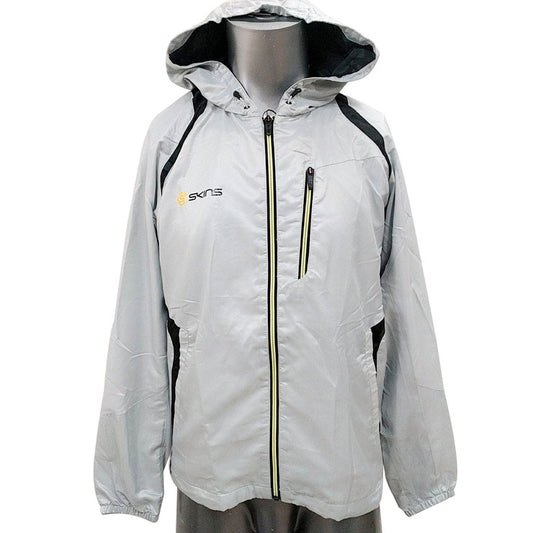 【アウトレット】Lサイズのみ スキンズ(SKINS) 長袖 ウィンドブレーカー ジャケット ライトグレー(LGY) SAF5503 裏メッシュ フード付き フーデッド フルジップ スポーツウェア トレーニングウェア ウォームアップ グランドコート